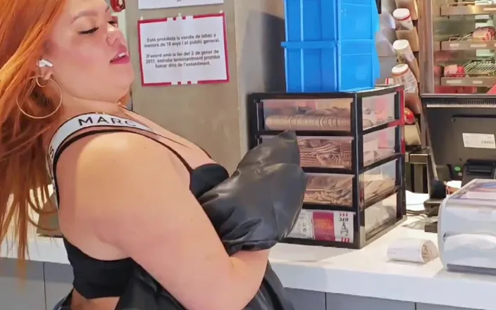 Latincurvyredhead: Kinky Stepbrothers Have Sex in a Kfc in New York...