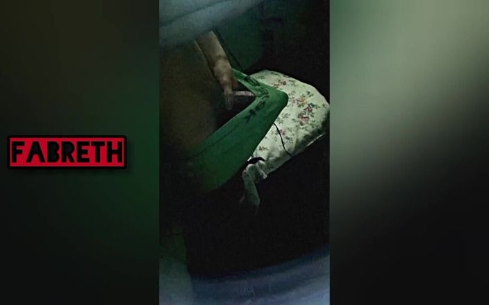 Fabreth films: Băiatul tânăr încearcă să se masturbeze pentru prima dată