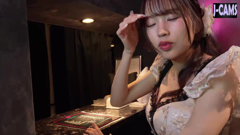J-Cams: Lei, Rima Arai accende la notte con un fuoco silenzioso. - 2