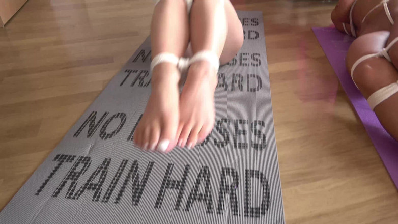 Latina Fetish: Alina și Latina în: Cursul de yoga s-a transformat în situație dificilă cu...