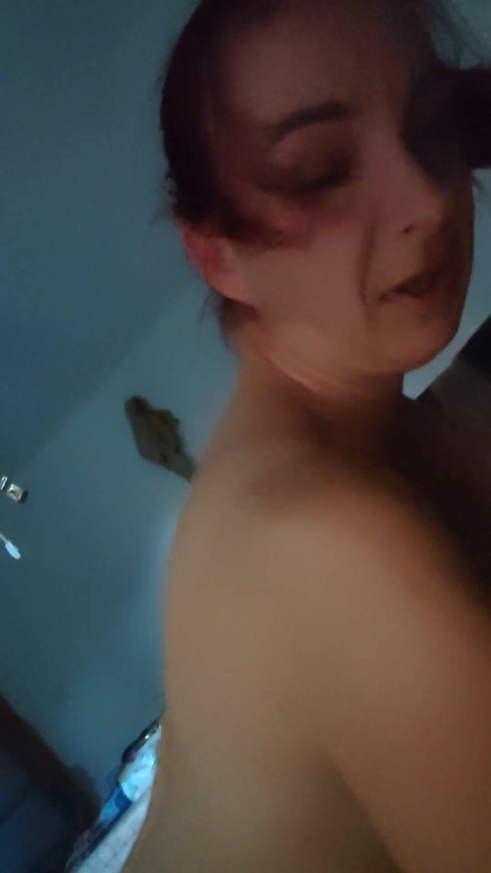 JelaiBora: Sexy serbische MILf überfällt meinen schwanz wie ein echtes cowgirl