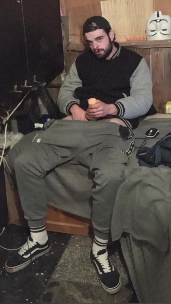 jerkofflover: cumshot på den plats där jag går för att onanera...