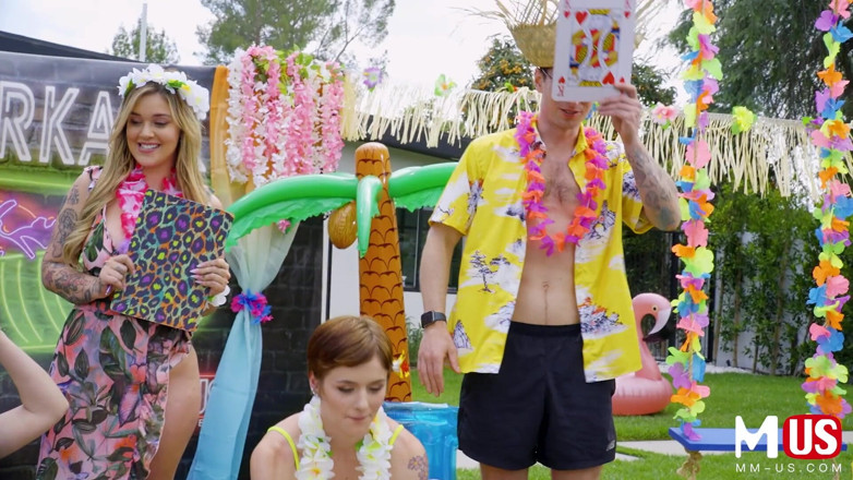 Model Media US: Hawaii'de jerkaoke - Madison Morgan, Rosalyn Sphinx, Jessy Jones ve Kelt...