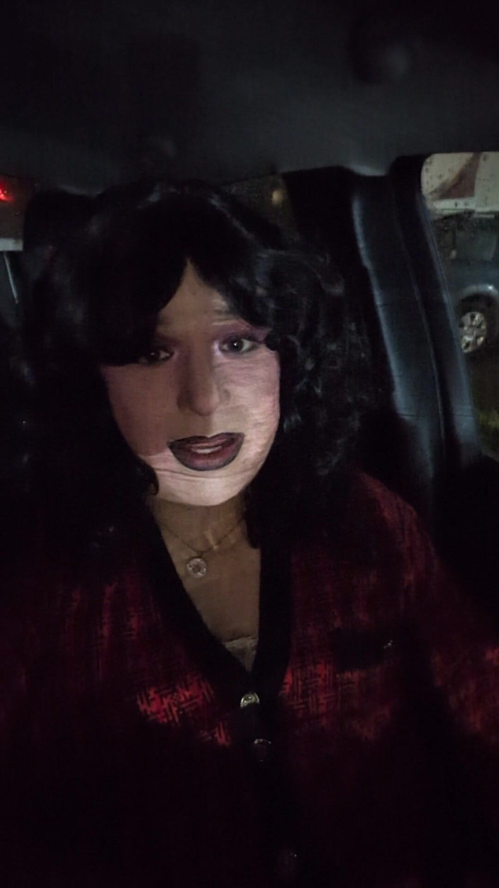 Tongue Lashor 69: Alone in Car