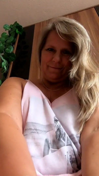 Susi's Horny Dirtytalk to Cumshot