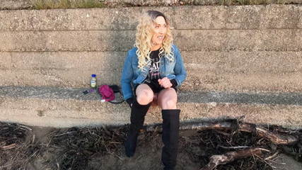 The Midnight Minx: Beach walk revisit
