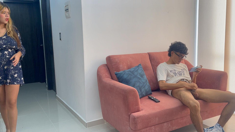 Gabriela Wish: Üvey kız kardeşim beni cep telefonu galerisini kontrol ederken mastürbasyon...