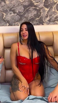 Dwie lesbijki chcą mieć trójkąt z Busty Latina Fitness MILF Silvana Lee