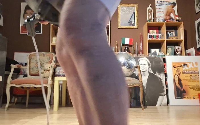Monster_Meat_: 2-е сцени monsterpumping up session