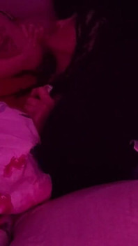Video terbaik pasangan kulit hitam dan kulit putih - close up