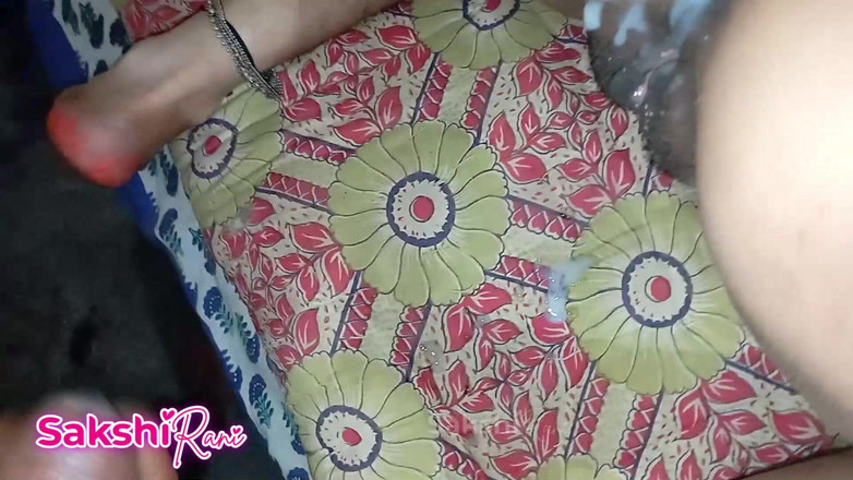 sakshi_raniii: Menelefon teman wanita saya di rumah dan mengongkeknya dengan baik