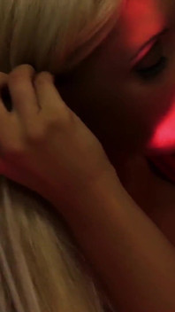 Veronica rayne的热辣遭遇变成了一个共同激情的夜晚