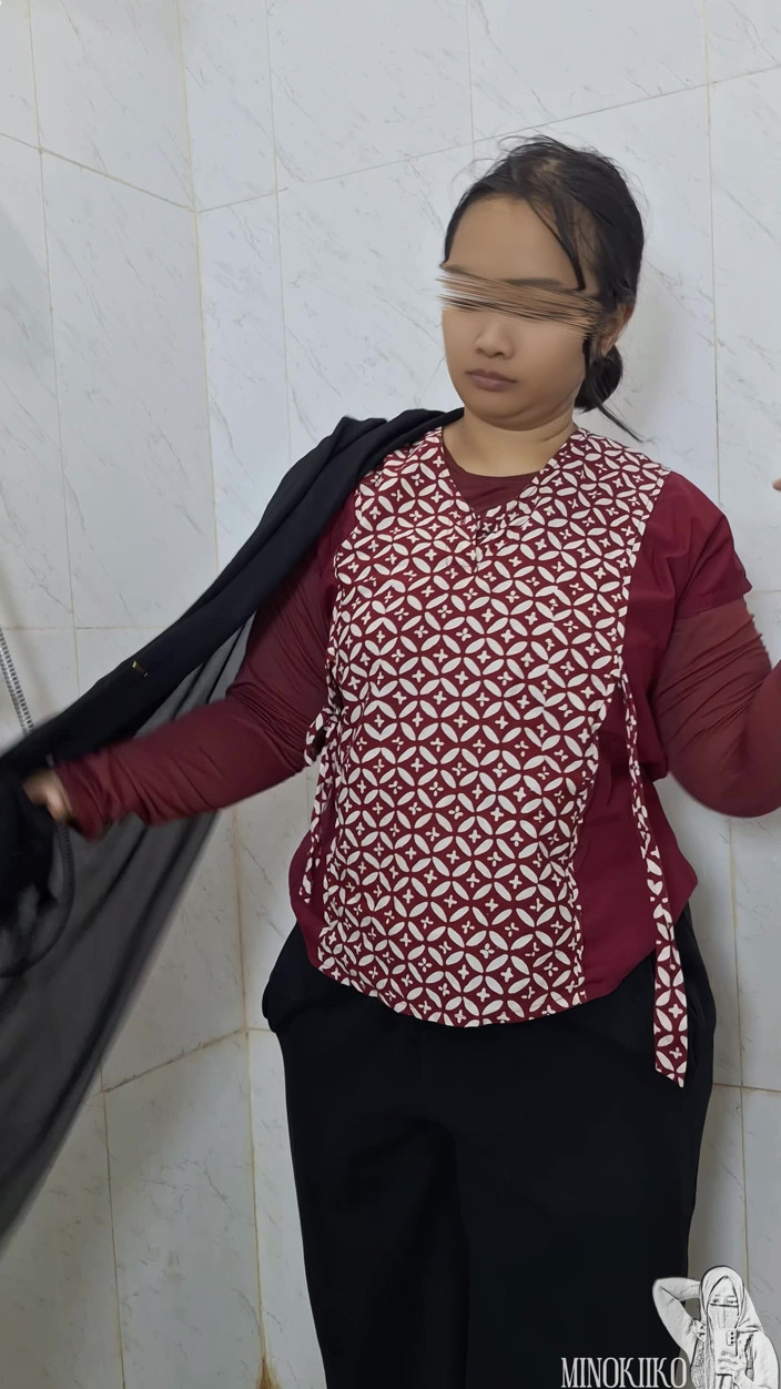 Minokiiko: Tesettürlü utangaç Müslüman öğretmen azgın öğrencisiyle aldatdıktan sonra duş almaya zorlanıyor - minokiiko
