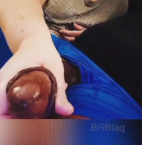 Bi9Blaq: Big_booty_beauty büyük zenci yarağını boşaltıyor ve devam ediyor