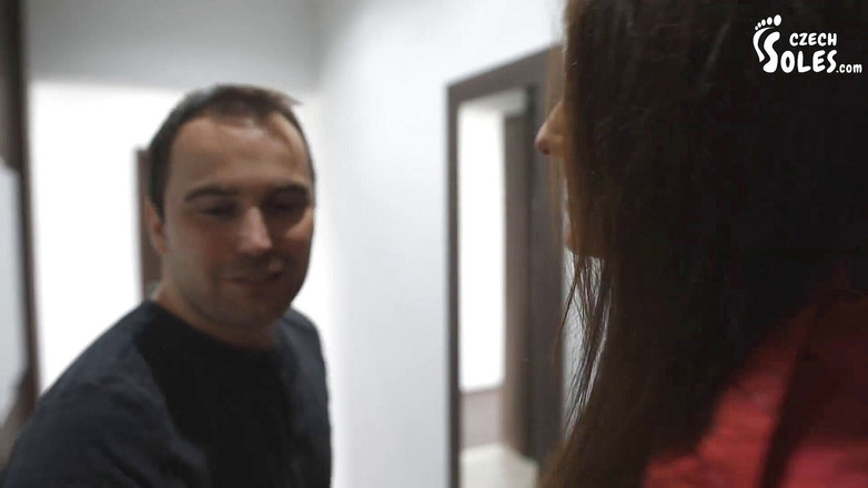 Czech Soles - foot fetish content: エリシュカによる足崇拝とホムの服従