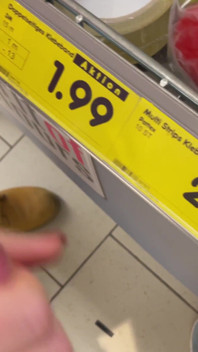 Екстремальна ризикована мастурбація в супермаркеті, стираю сперму на продукті, :p!