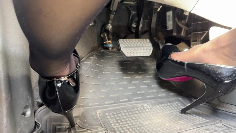 DINA LIGHT: Pompage de pédales avec la déesse ukrainienne