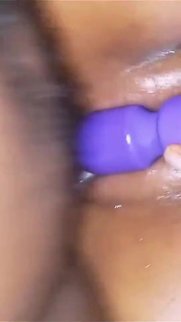 我和我最好的朋友妻子做爱，因为她的女友适合我的鸡巴，并射在她的阴户里