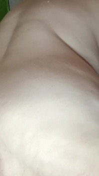 Tlustá děvka Namočená sperma na posteli He Stříká znovu do jejího zadku s nejdelším čůrákem