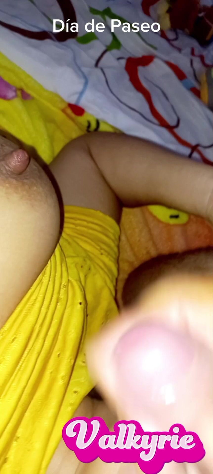 Valkyrie and Luigy Couple: 出去一天,但之前没有给一个很好的深喉口交和射在她脸上。