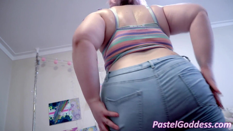PastelGoddess: Hot and sweaty face farting POV