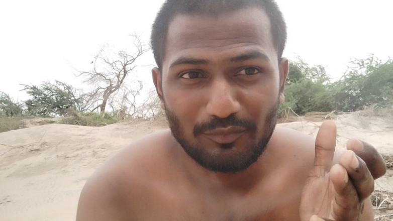 KUMBHA MANOJ KUMAR: Xhard jogando na areia, esposa never come so enjoy every...