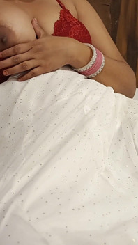 Une bhabhi indienne se fait sodomiser pour la première fois avec jeu de rôle coquin en hindi