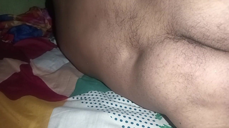 pooja99999: Indianca Desi Pooja Bhabhi a făcut sex cu luminile aprinse