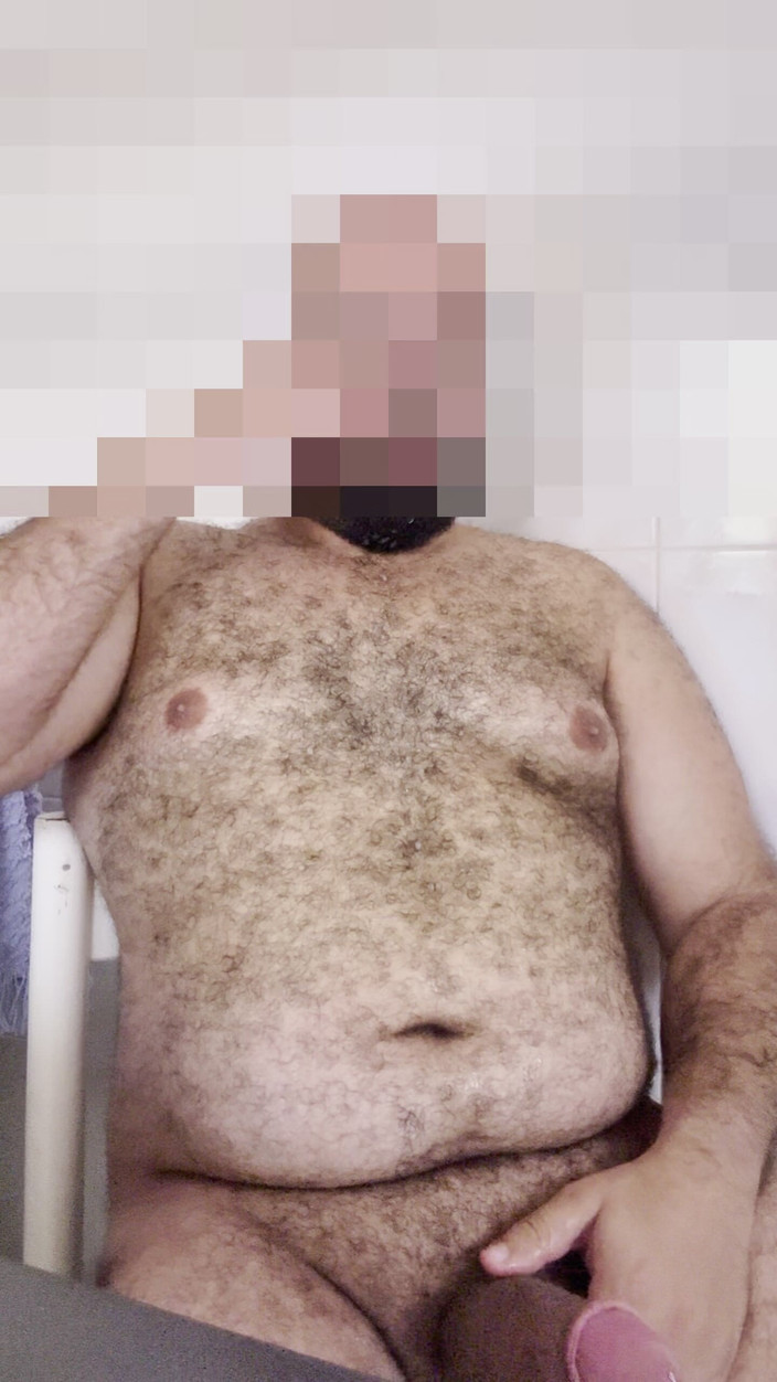 FurryCubster: Geile berenwelp trekt dikke onbesneden pik af en schiet een...