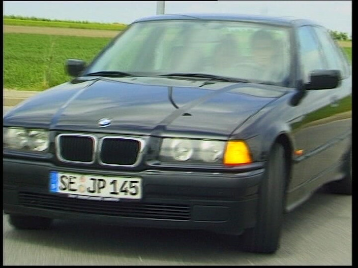 German Fuck Movie: Mandy a její nevlastní sestra svádějí chauffeura