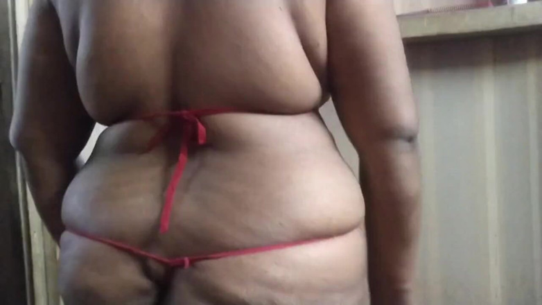 Divya X: Madrastra en bikini en romance y follando