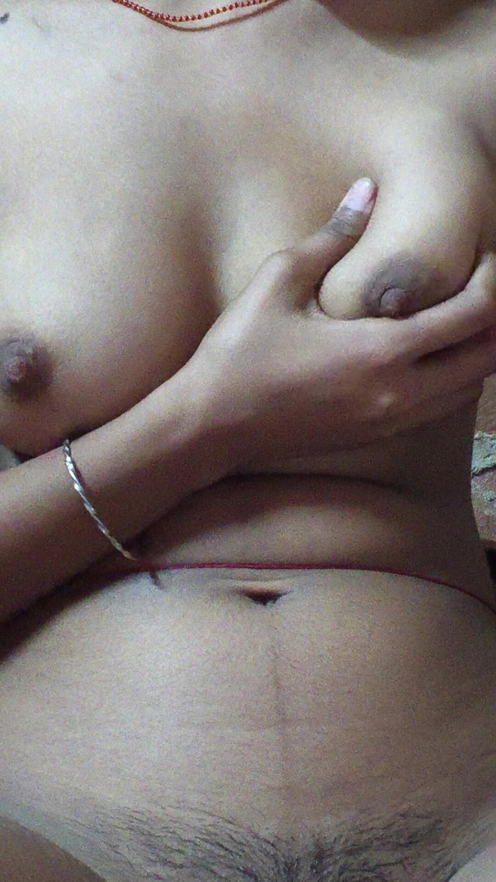 Moma: Video seksiku lagi asik nonton videoku sekarang!