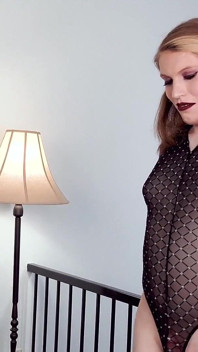 Izzy Wilde plays with her dildo