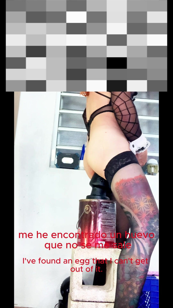 Benito414: 거대한 흑인 딜도를 타고 란제리 스타킹을 입은 TS Croosdresser 작은 Shemale 아름다운 엉덩이