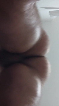 Creampie gaya doggy semasa dia menjerit