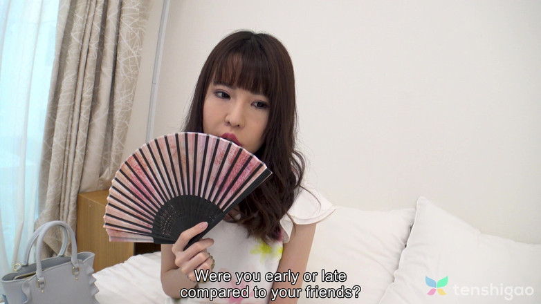 Tenshigao: Aya是一个孤独的商店女孩，喜欢去猫咖啡馆