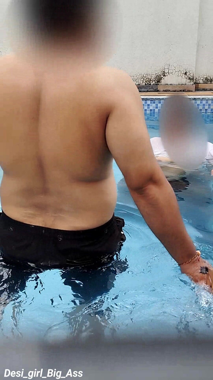 Nadiya: Il divertimento rischioso di una coppia calda in piscina.