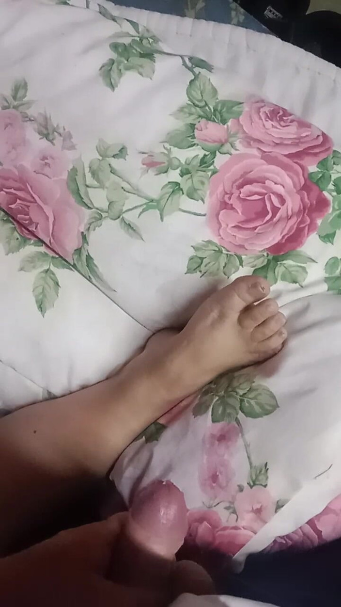 Footfetish productions: Tajně se odvážu k noze macechy