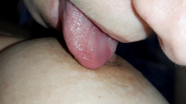 Lesbian-illusion: Seks threesome lesbian hot dengan jilat, ciuman,, menggigit pentil