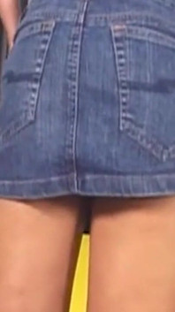 Milf tanga provoca dedos pingando buceta com enorme bbc dildo