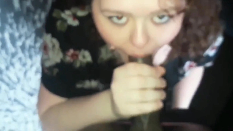 Real homemade BBW BBC porn: På knä suger bbc knullar min mun