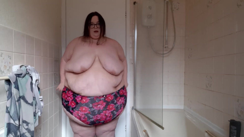 SSBBWLadyBrads: Showing off this massive figure