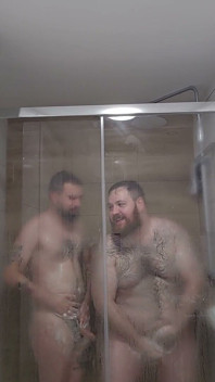 Bären Unter Der Dusche! (kein Sex)
