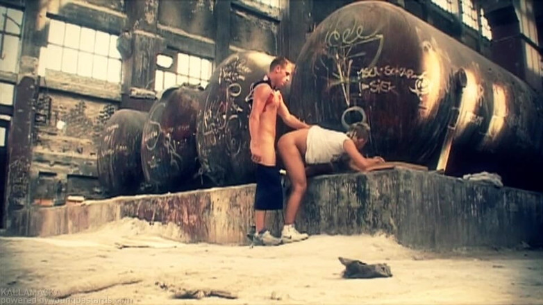 Young Bastards: Kai Cruz šukání v továrně