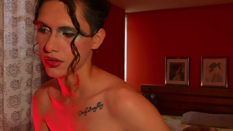 Artesensual: Wspaniałe femboy z piękną twarzą i delikatnym ciałem jej makijaż...