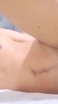 Transexual rico con polla pequeña se corre y tiene orgasmos anales