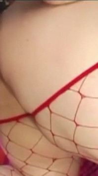 Curvă mare și frumoasă în plasă futută tare și umplută de spermă pe față