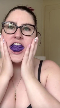 Lacey - Self Gag zábava a orgasmy po tělocvičně část 1
