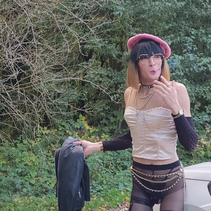VaneSsa BiTCHx: Caminhando na floresta