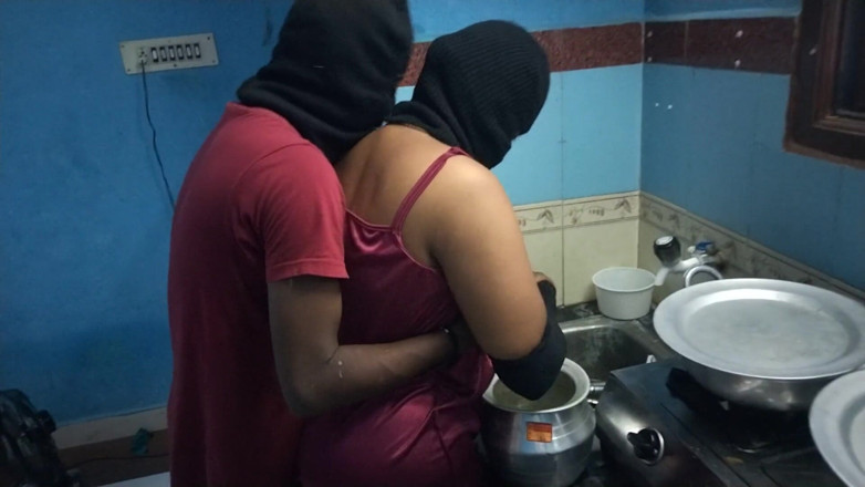 Tamil lesbian: 부엌에서 핫한 섹스